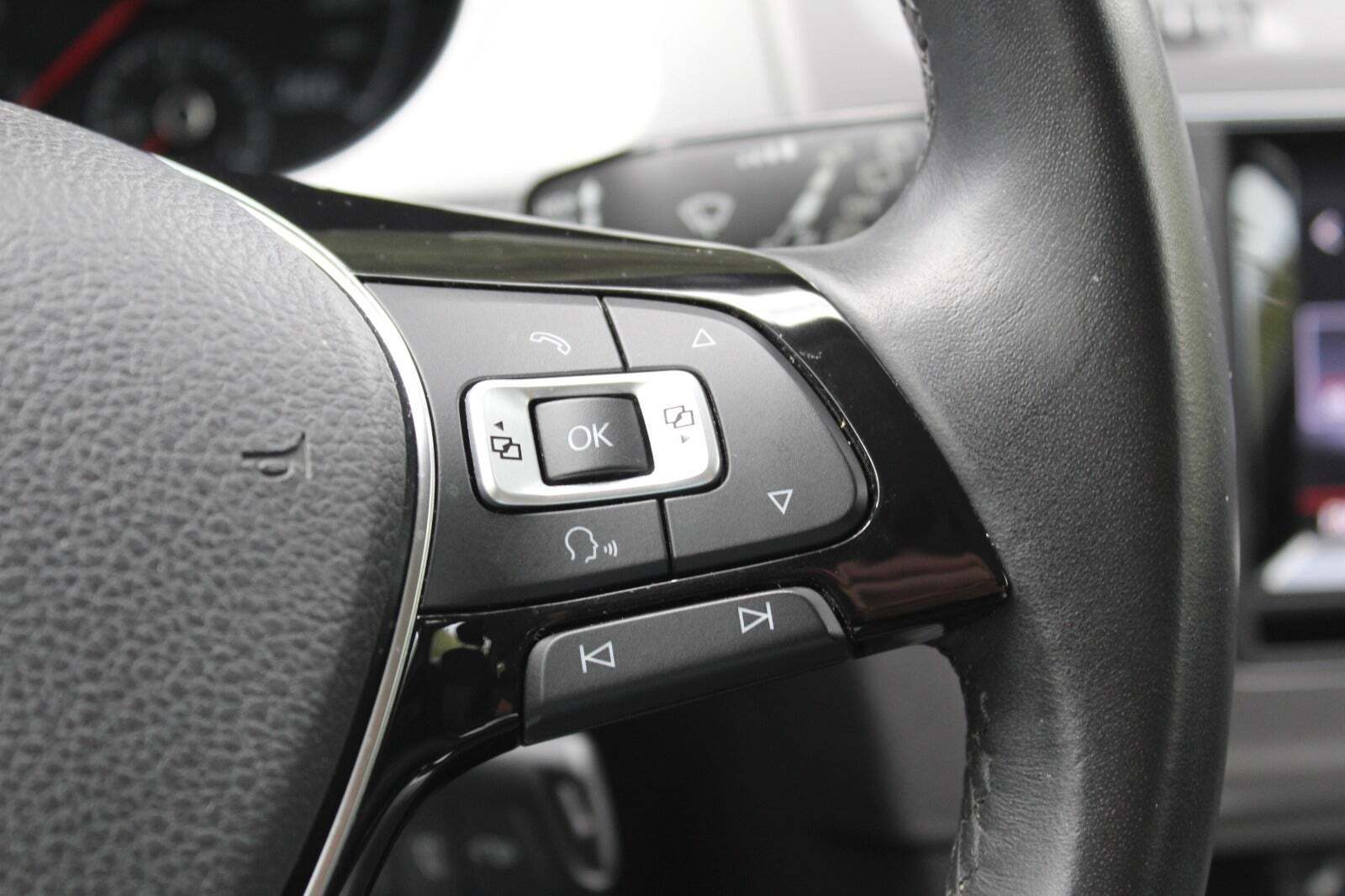 Grå VW Golf VII fra 2015