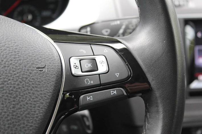 Grå VW Golf VII fra 2015