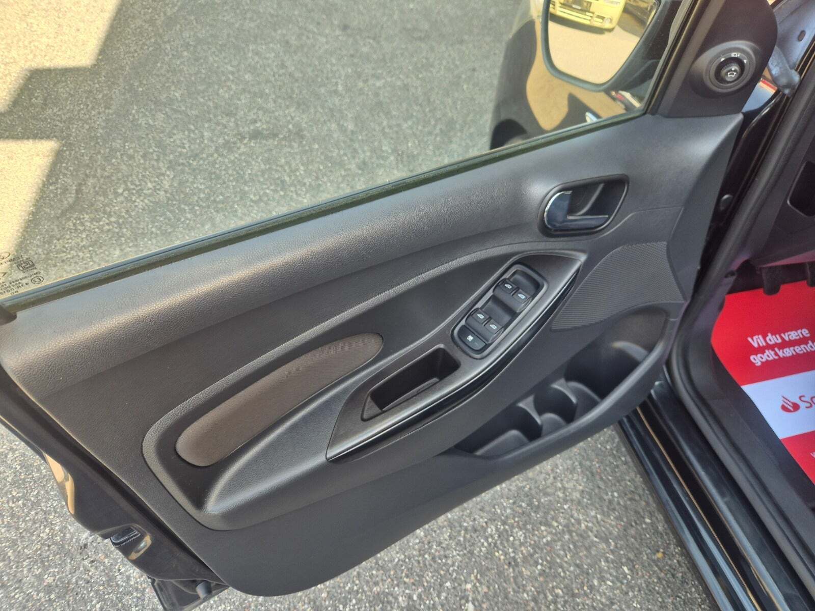 Sort Ford Ka+ fra 2016 set indefra