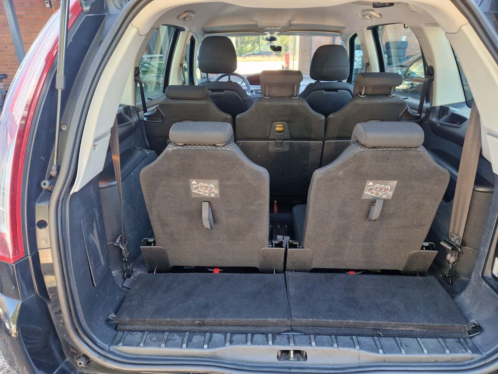 Sort Citroën C4 Picasso fra 2010 set indefra