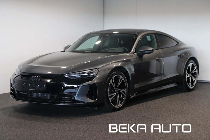 Grå Audi e-tron GT fra 2022 set udefra