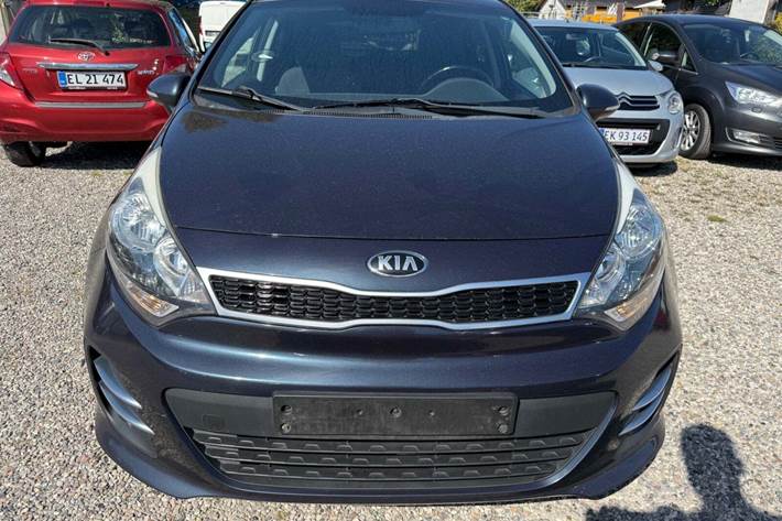 Grå Kia Rio fra 2016
