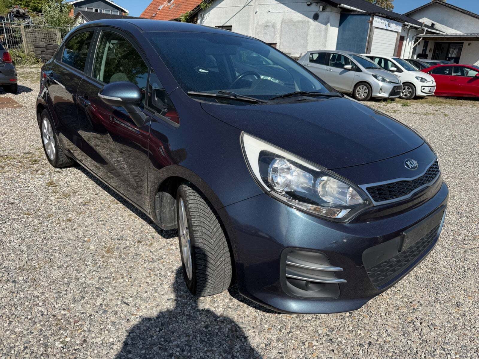 Grå Kia Rio fra 2016