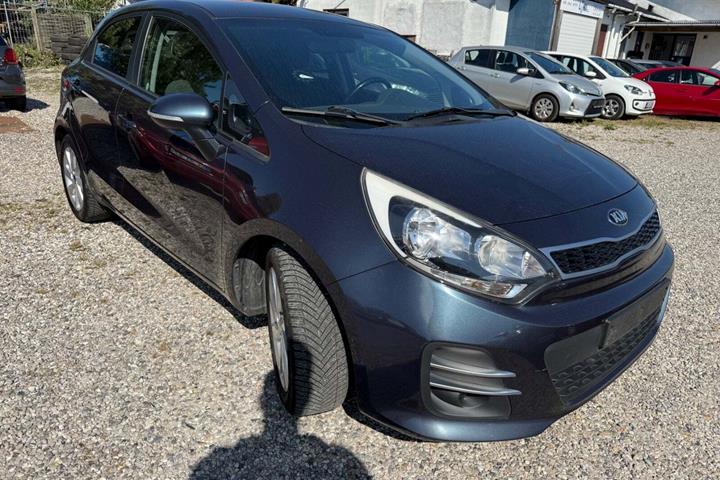 Grå Kia Rio fra 2016