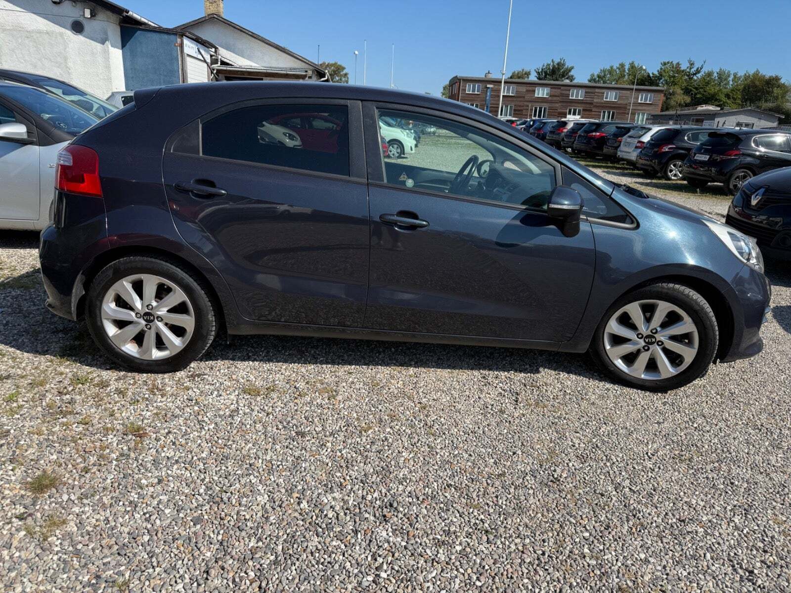 Grå Kia Rio fra 2016