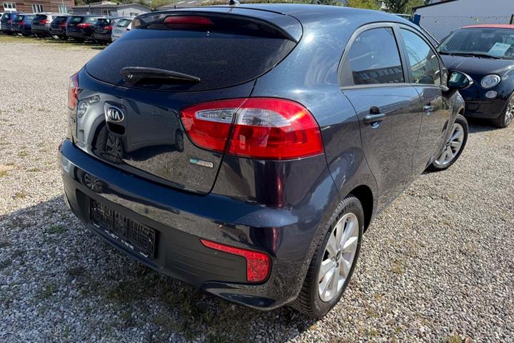 Grå Kia Rio fra 2016