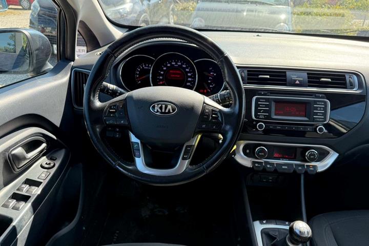 Grå Kia Rio fra 2016