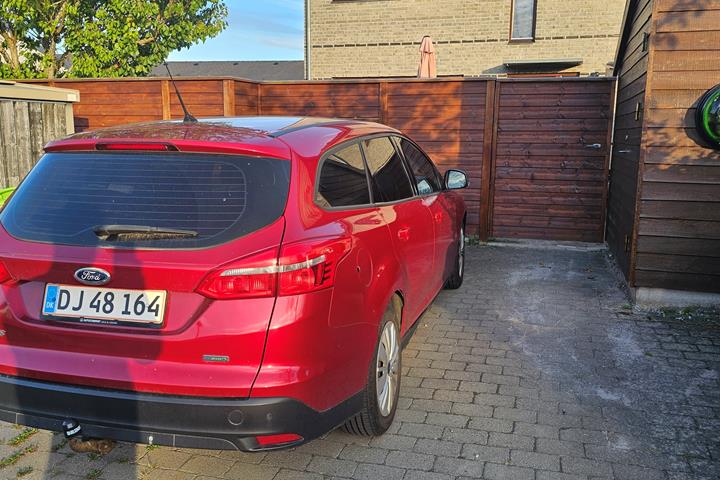 Rød Ford Focus fra 2015