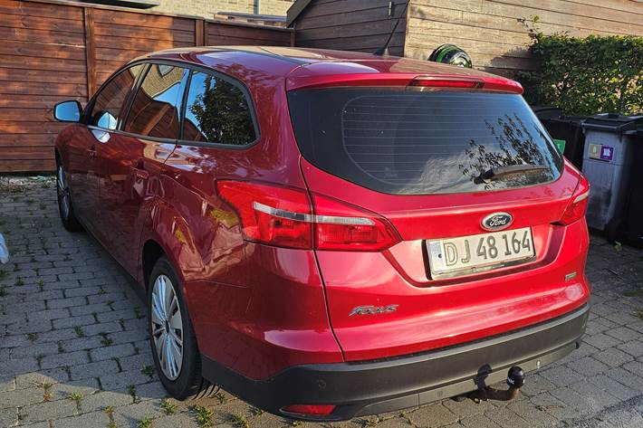Rød Ford Focus fra 2015