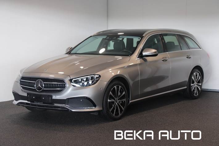 Beige Mercedes E300 de fra 2022 set udefra