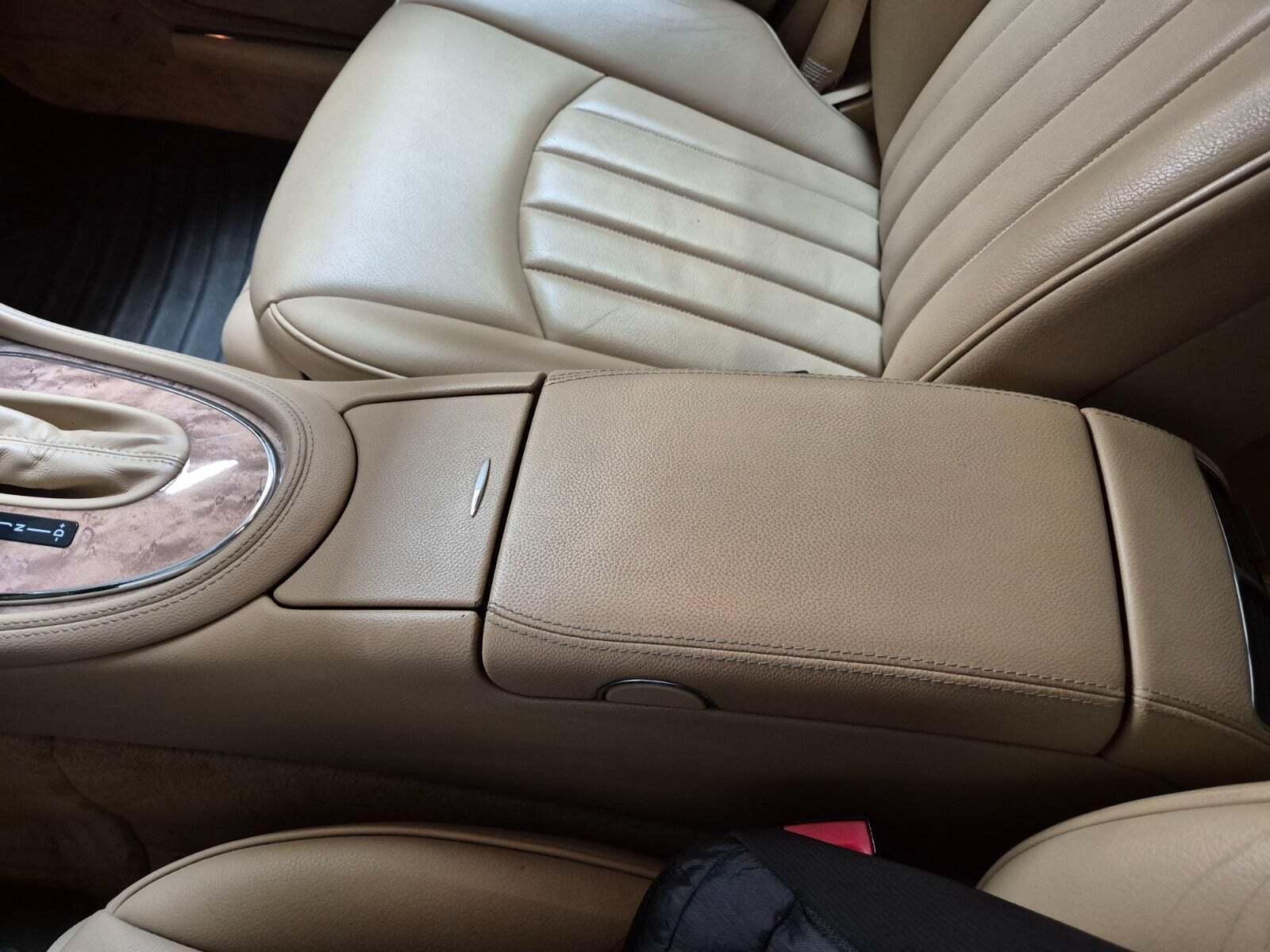 undefined Mercedes CLS320 fra 2008 set indefra