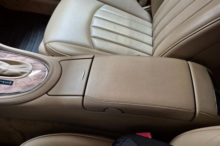 undefined Mercedes CLS320 fra 2008 set indefra