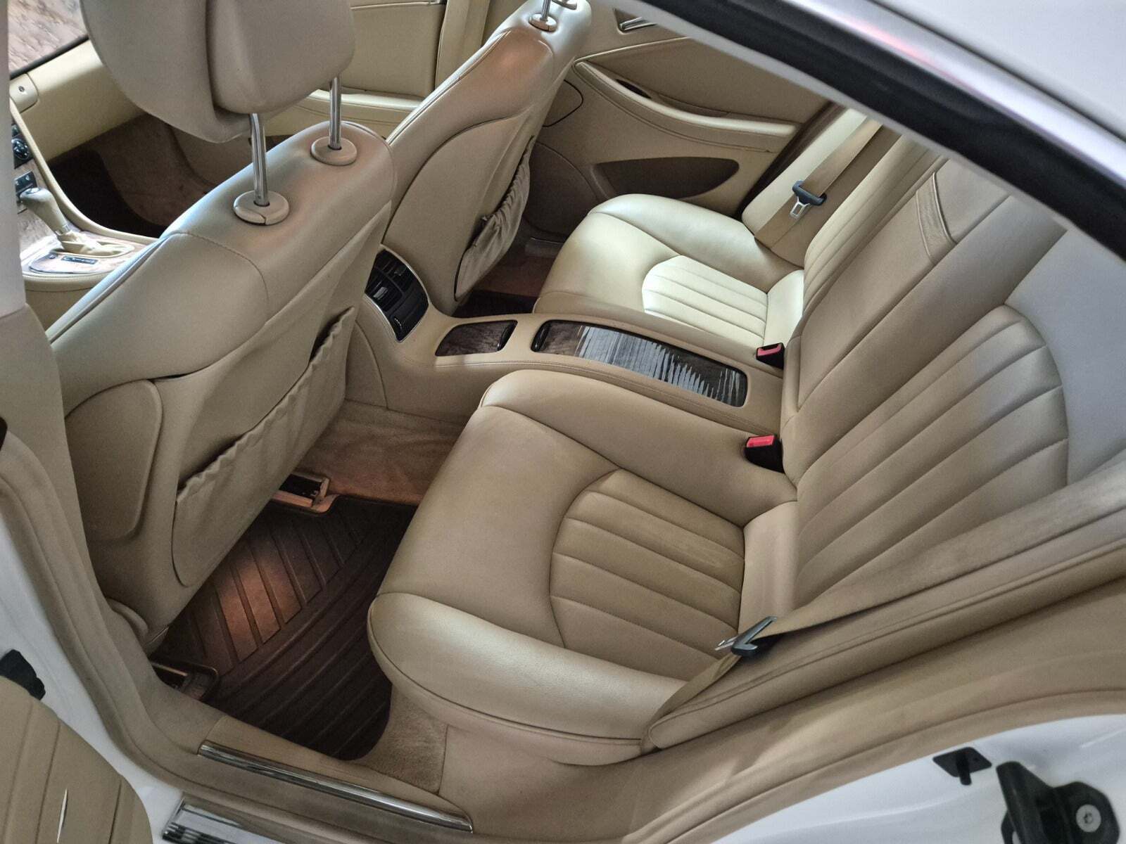 undefined Mercedes CLS320 fra 2008 set indefra