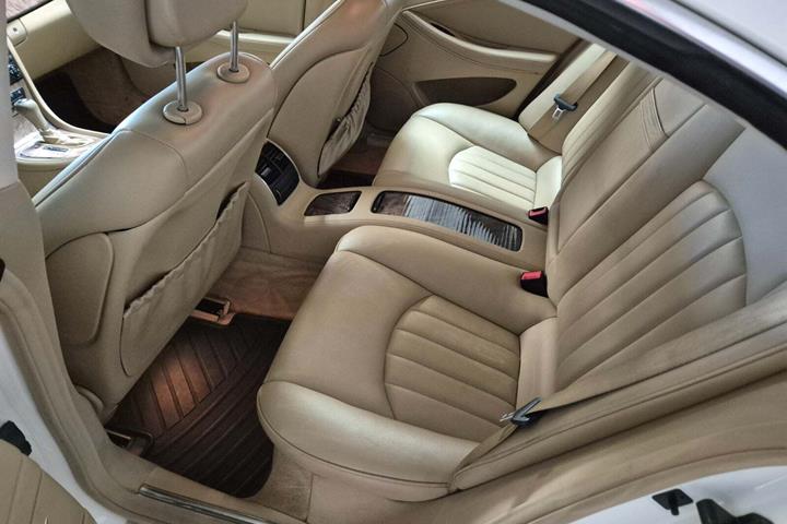 undefined Mercedes CLS320 fra 2008 set indefra