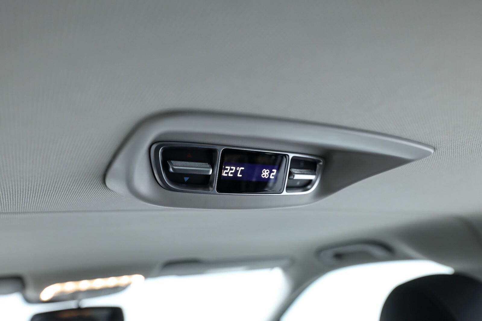 Hvid Mercedes EQV300 fra 2021