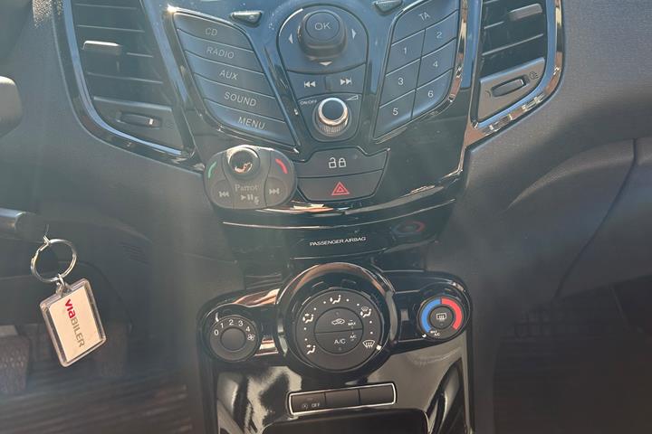 Hvid Ford Fiesta fra 2013