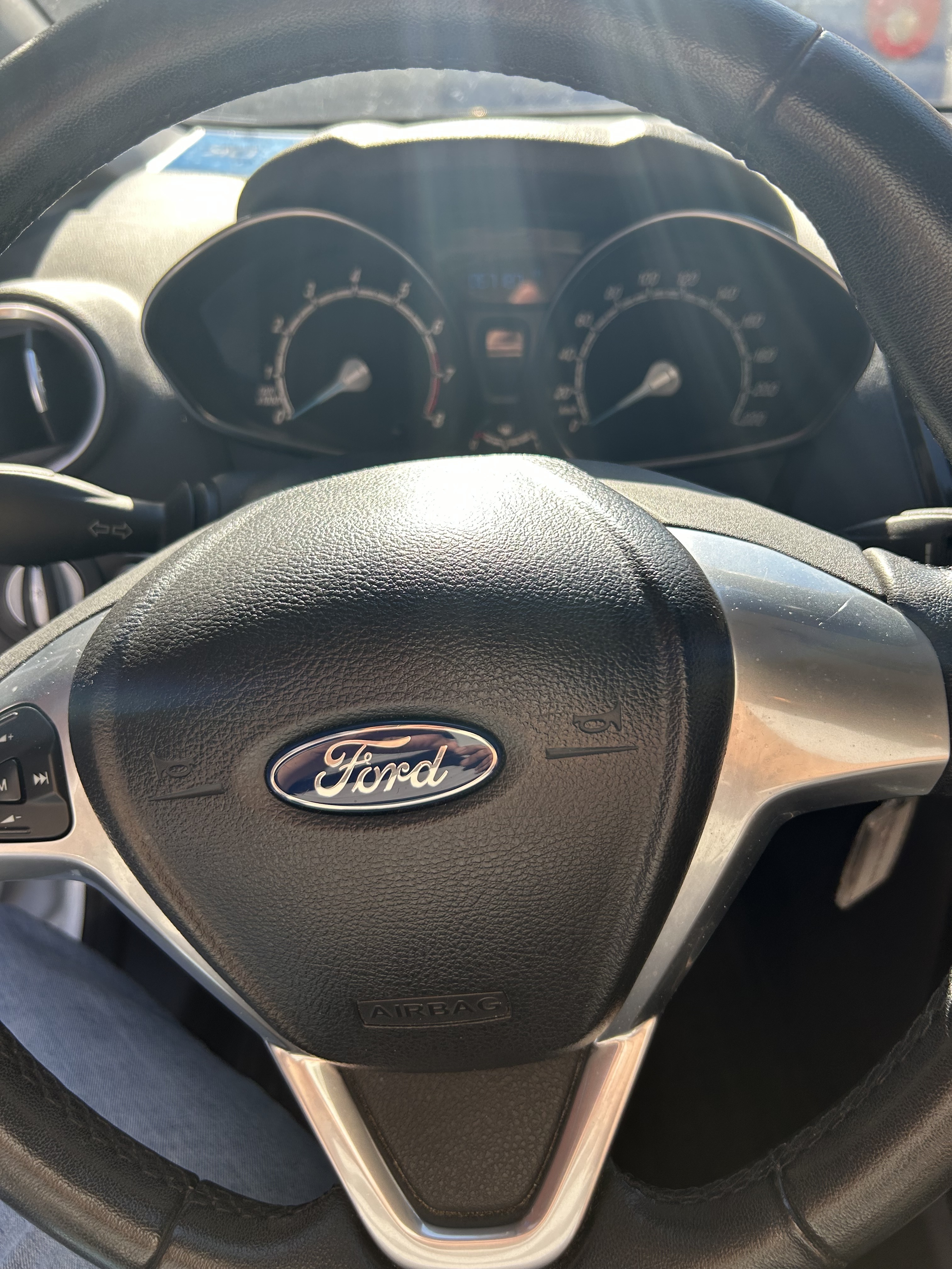 Hvid Ford Fiesta fra 2013