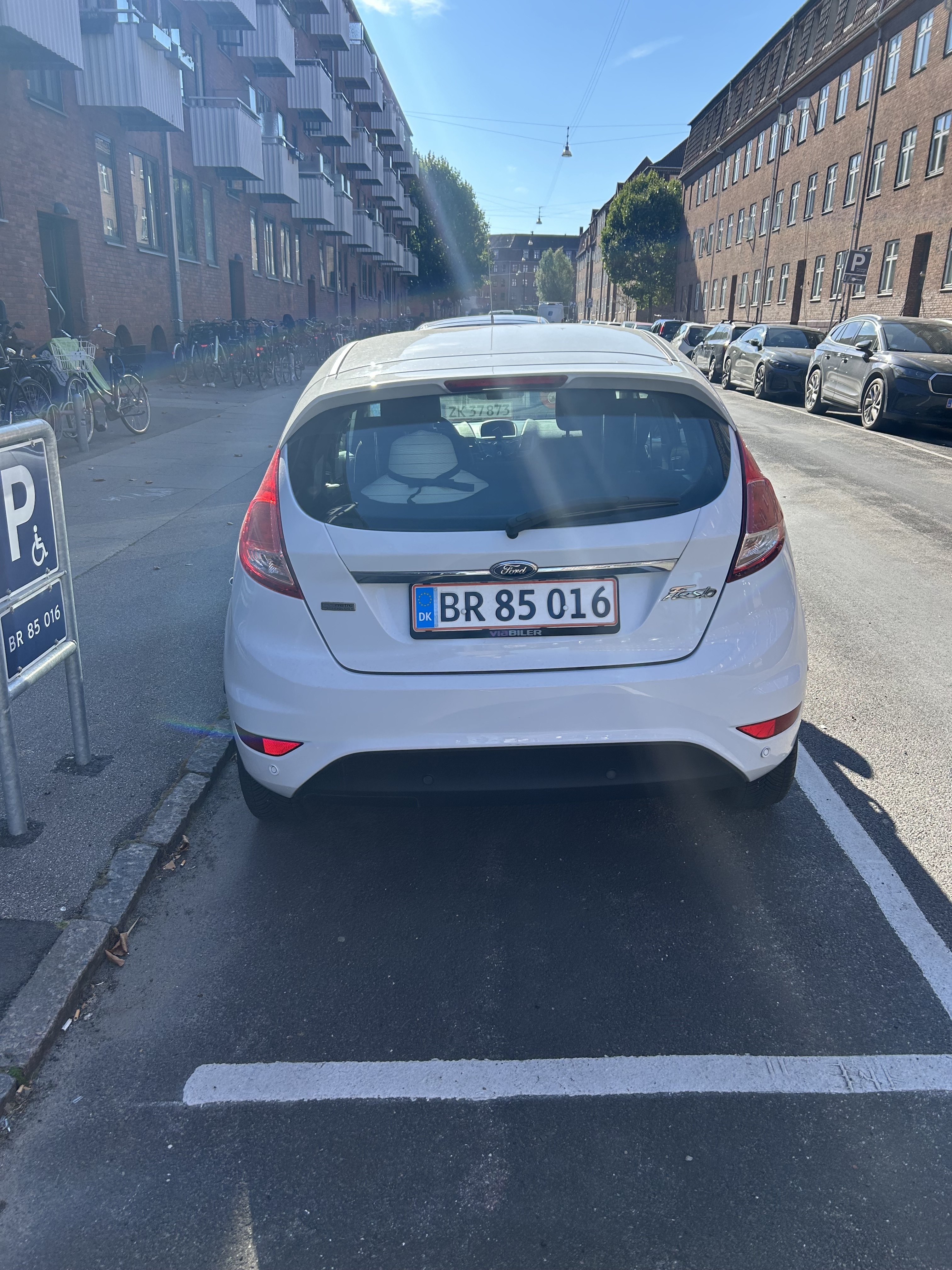 Hvid Ford Fiesta fra 2013