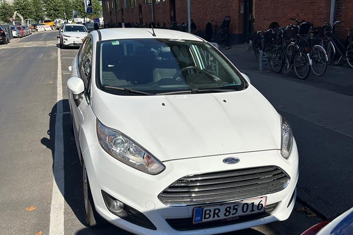 Hvid Ford Fiesta fra 2013