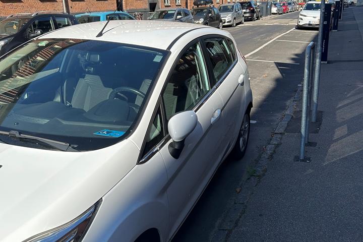 Hvid Ford Fiesta fra 2013
