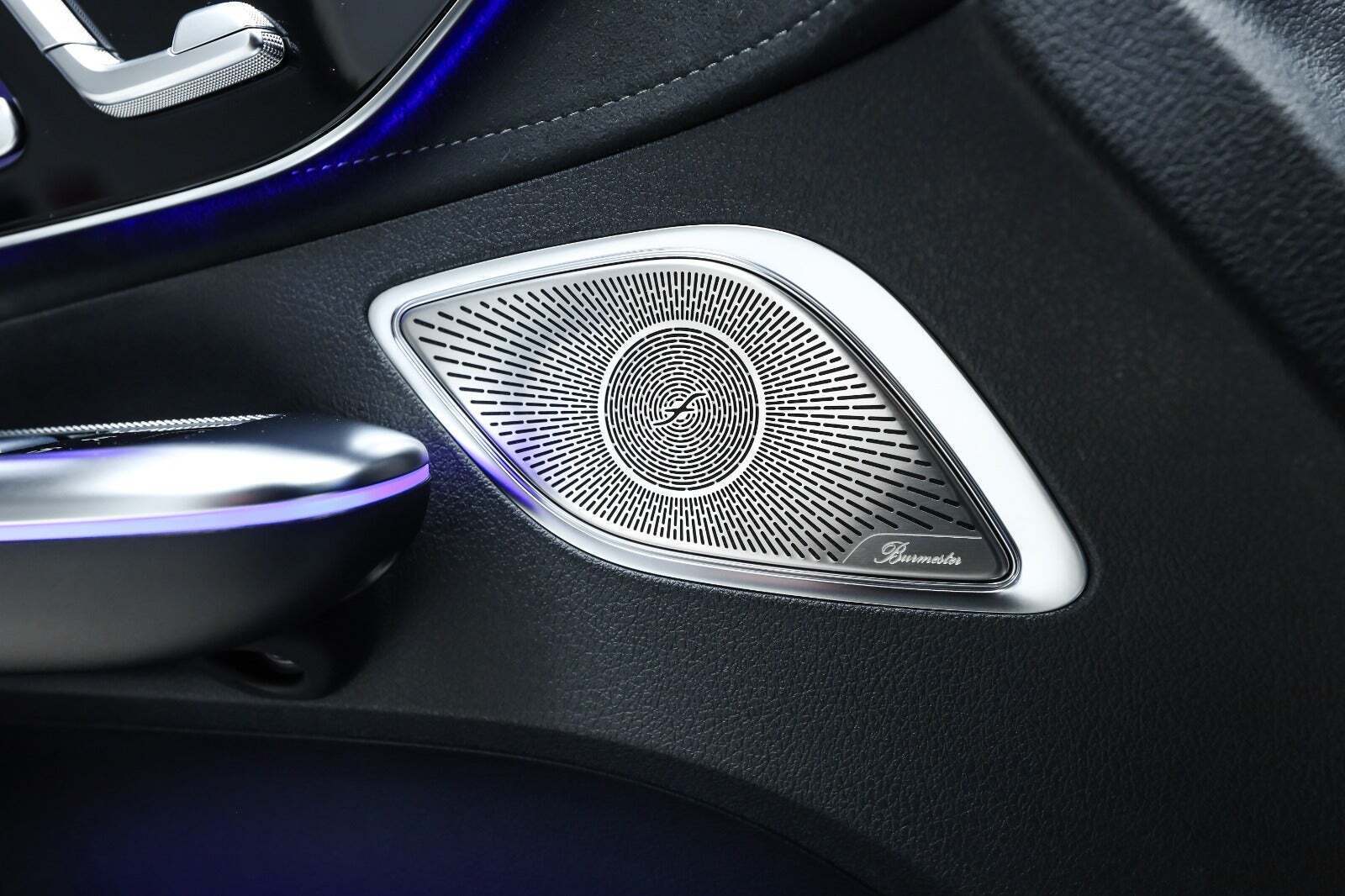 Sølv Mercedes EQE350 fra 2024