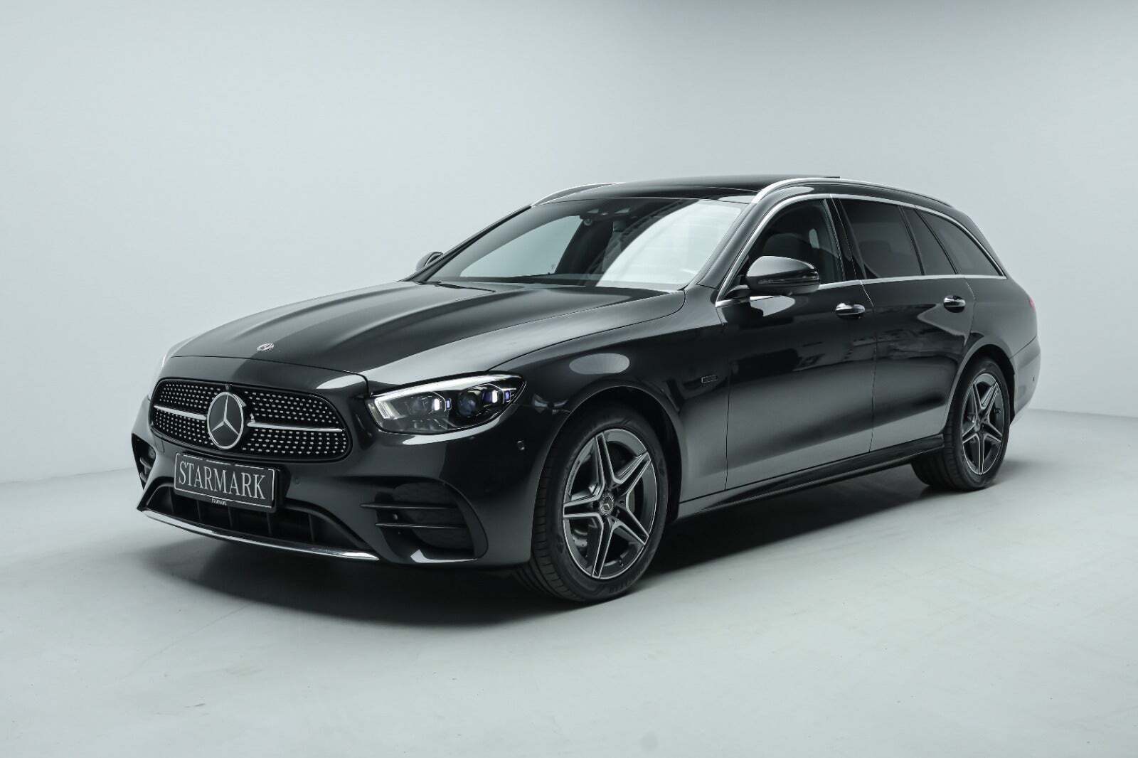 Grå Mercedes E300 de fra 2020