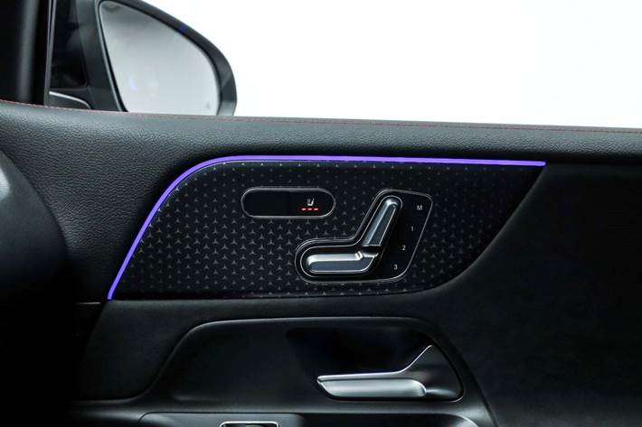 Hvid Mercedes EQB350 fra 2024