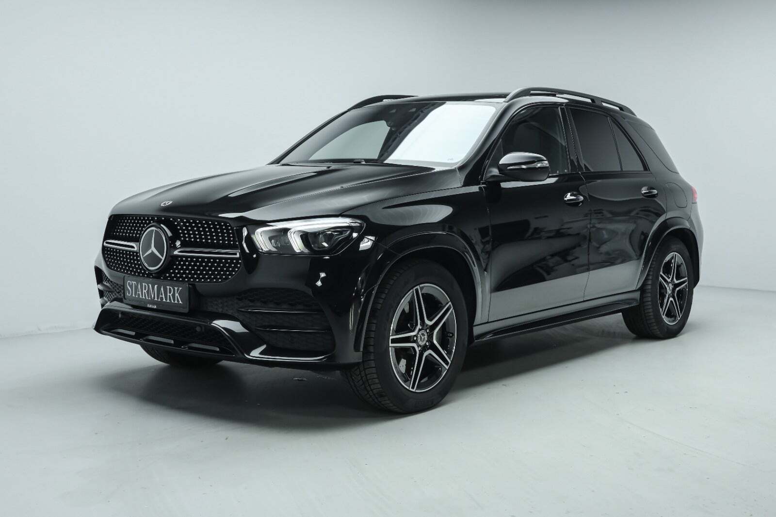 Sort Mercedes GLE350 de fra 2021 set udefra