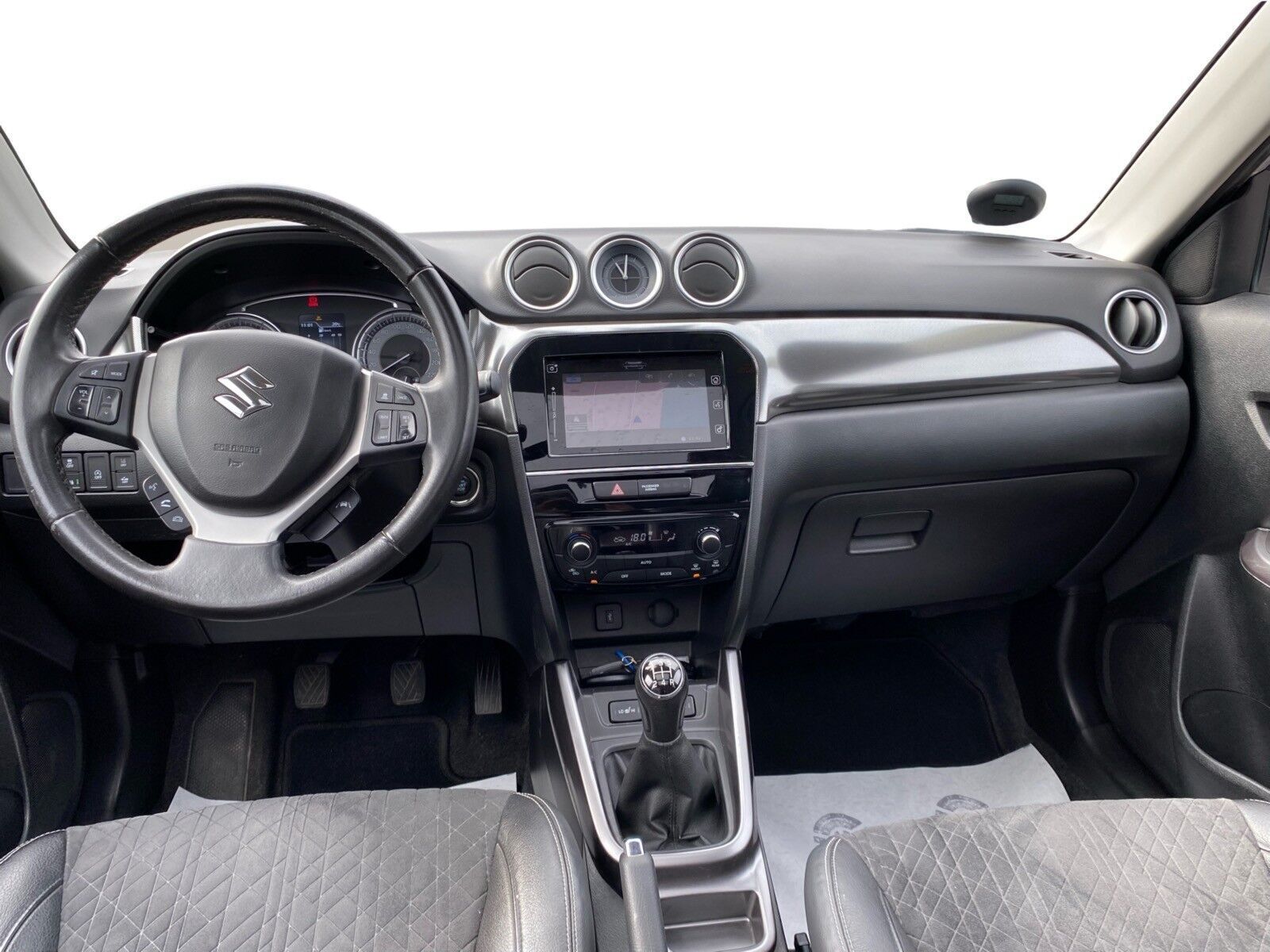 Sølv Suzuki Vitara fra 2019