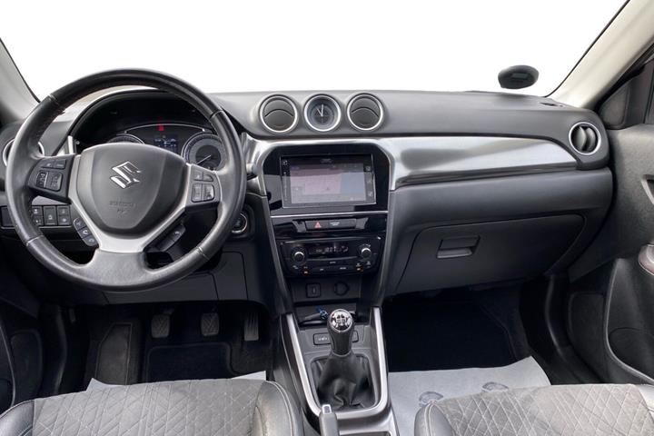 Sølv Suzuki Vitara fra 2019