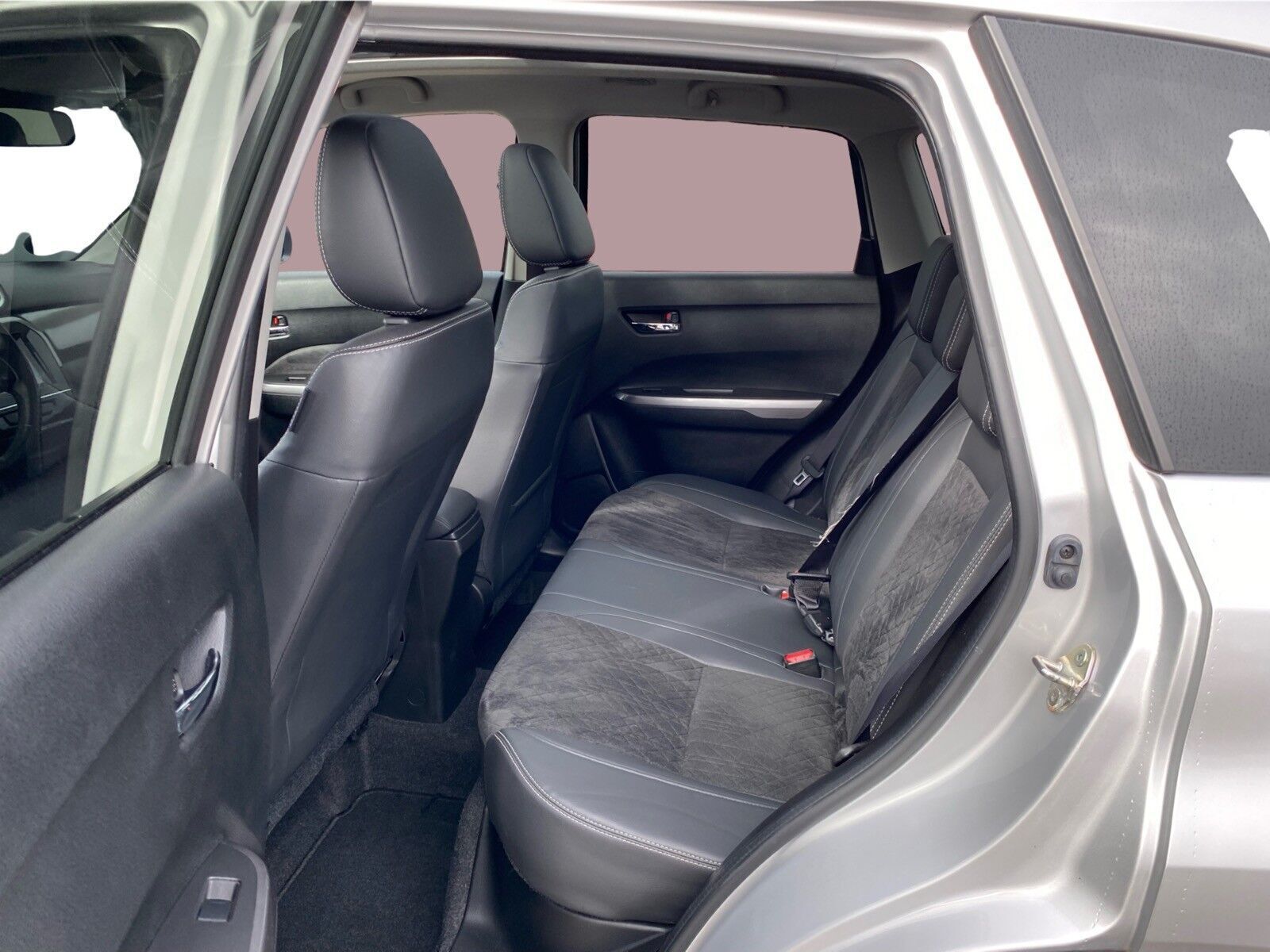 Sølv Suzuki Vitara fra 2019