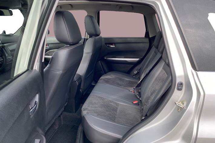 Sølv Suzuki Vitara fra 2019