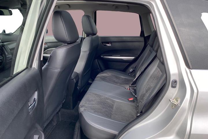 Sølv Suzuki Vitara fra 2019