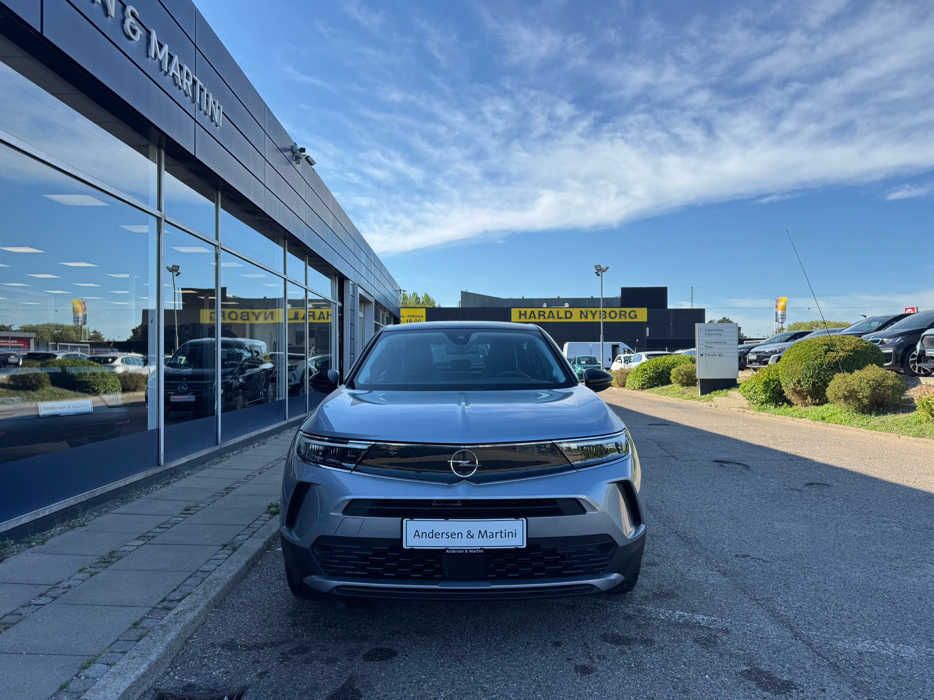 Grå Opel Mokka-e fra 2022