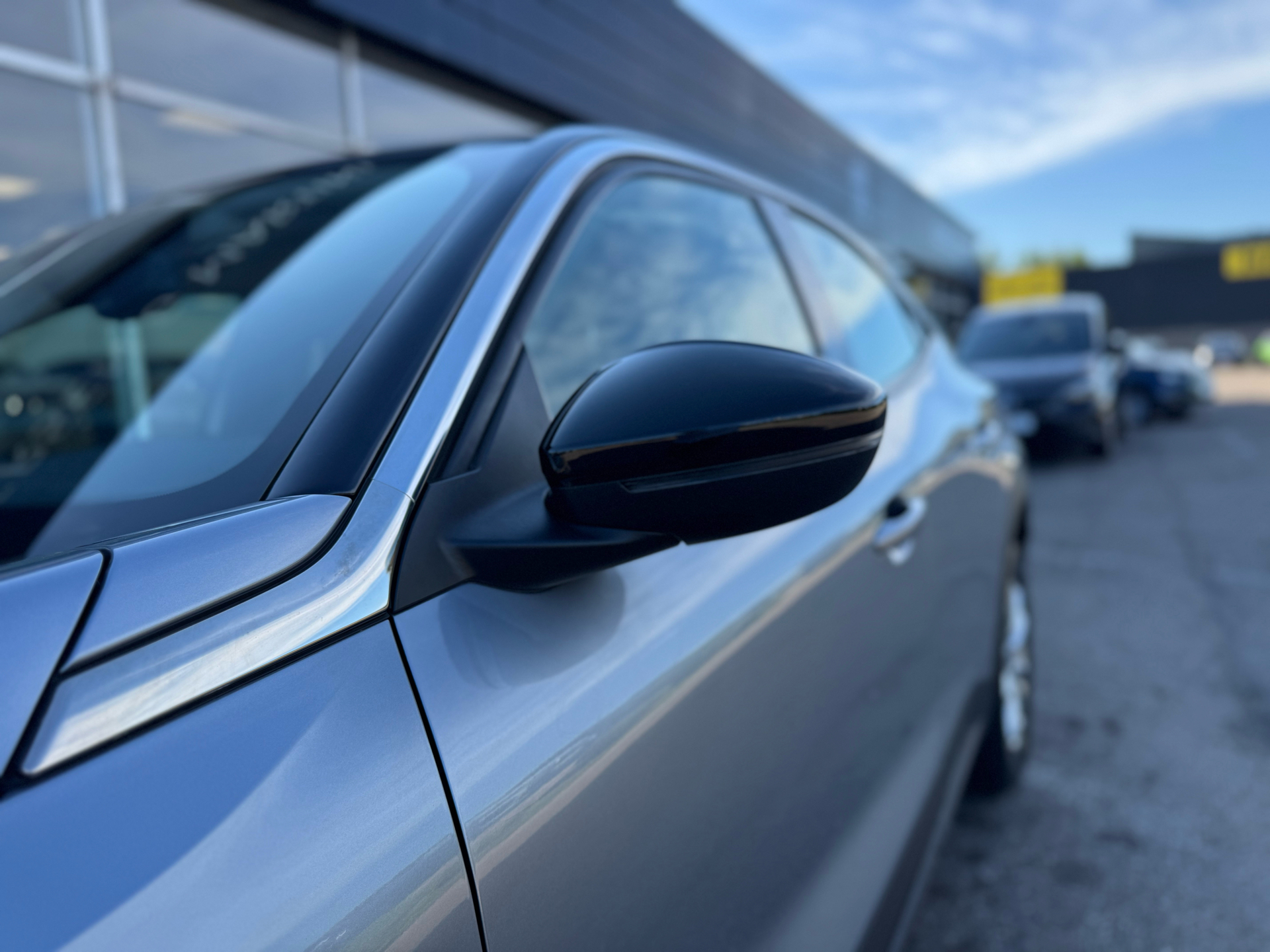 Grå Opel Mokka-e fra 2022