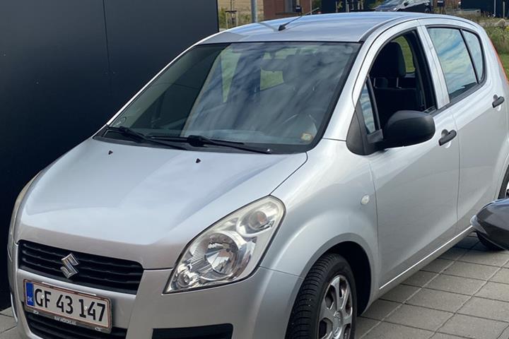 Grå Suzuki Splash fra 2011