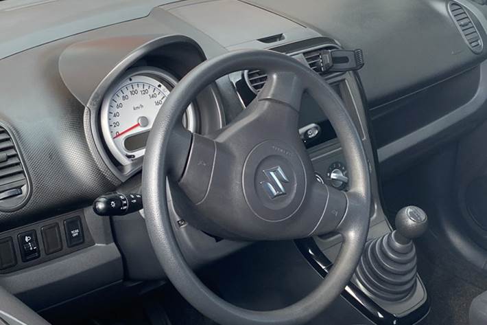 Grå Suzuki Splash fra 2011