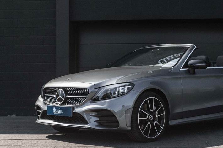 Grå Mercedes C400 fra 2019