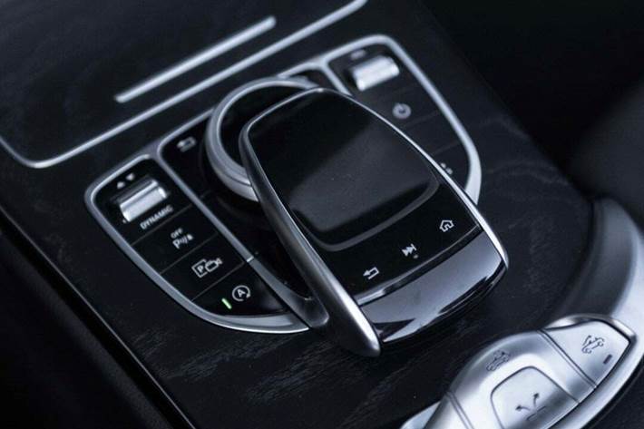 Grå Mercedes C400 fra 2019