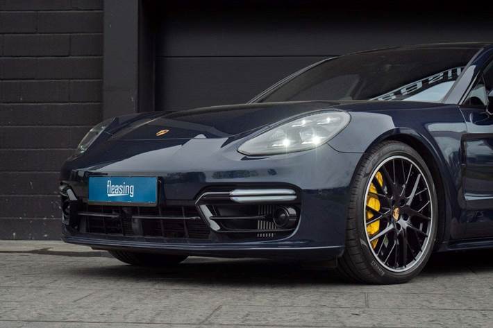 Blå Porsche Panamera GTS fra 2019