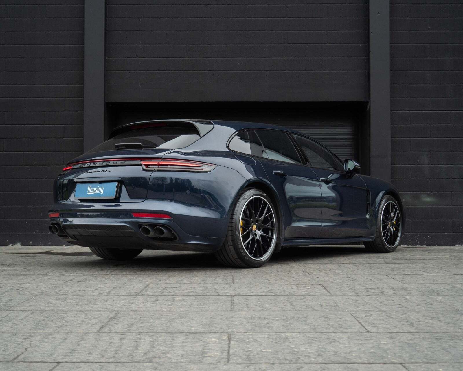Blå Porsche Panamera GTS fra 2019