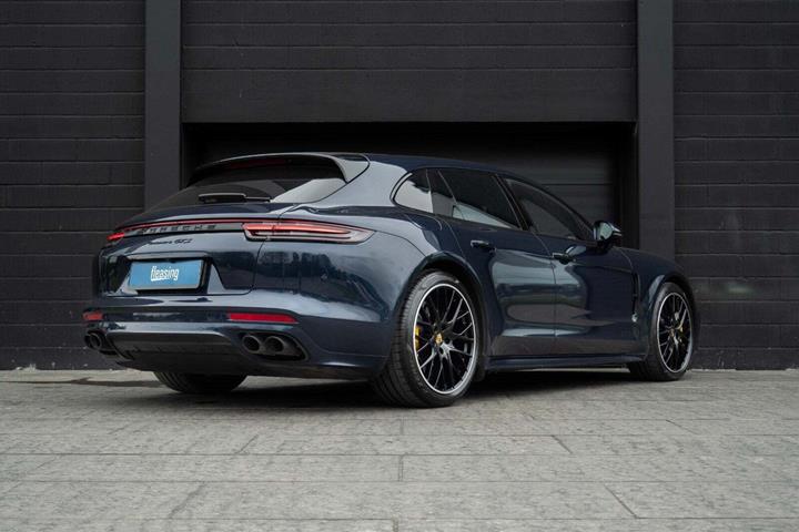 Blå Porsche Panamera GTS fra 2019