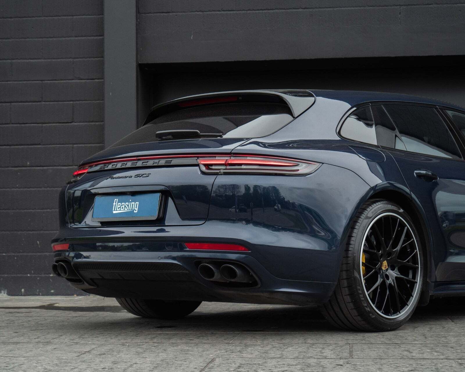 Blå Porsche Panamera GTS fra 2019