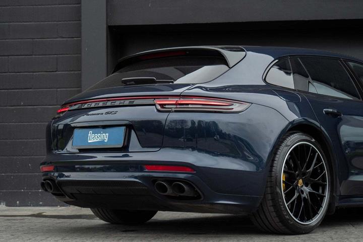 Blå Porsche Panamera GTS fra 2019