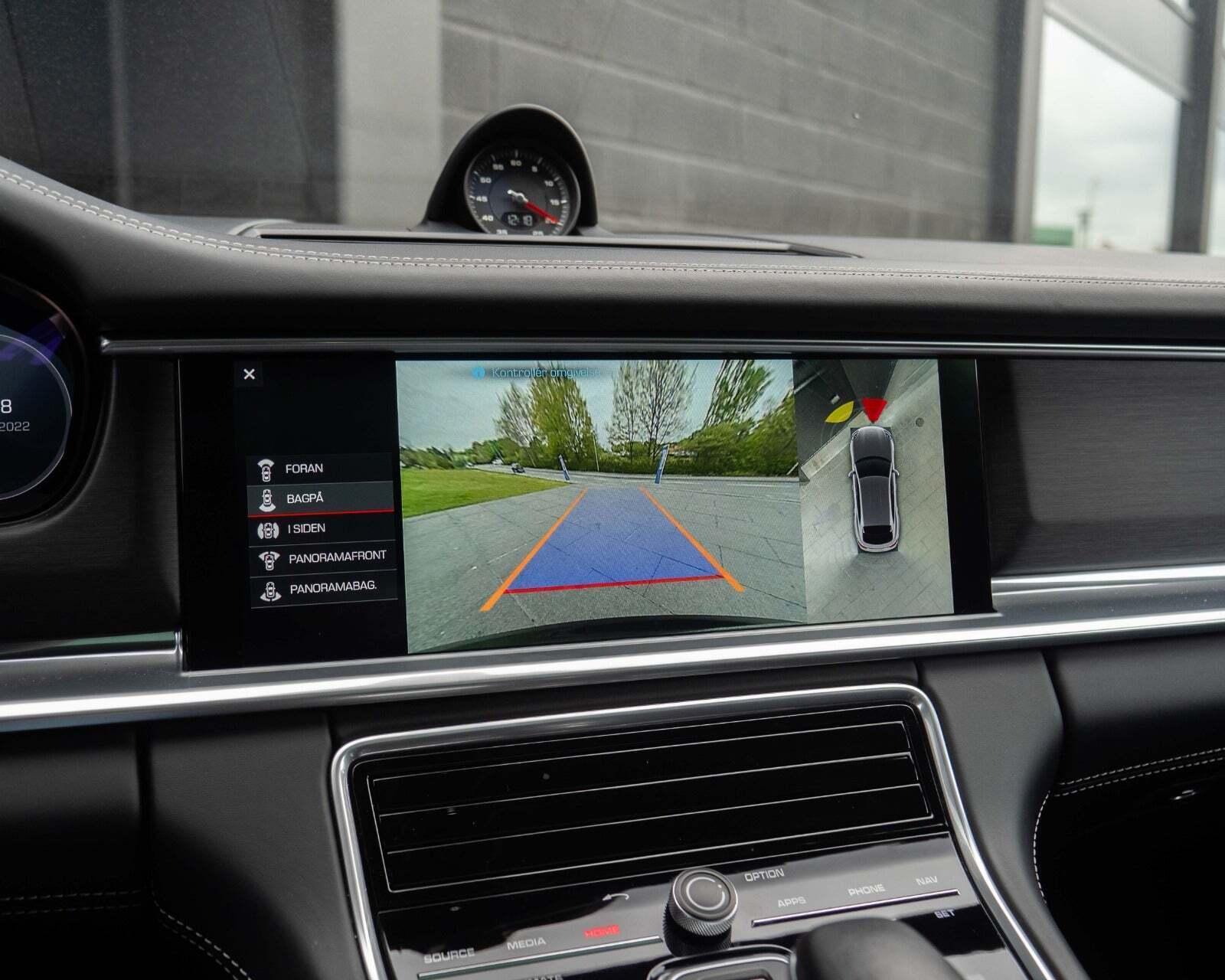 Blå Porsche Panamera GTS fra 2019