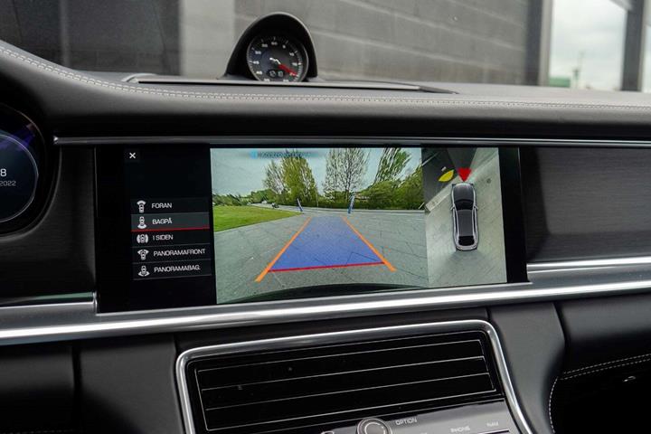 Blå Porsche Panamera GTS fra 2019