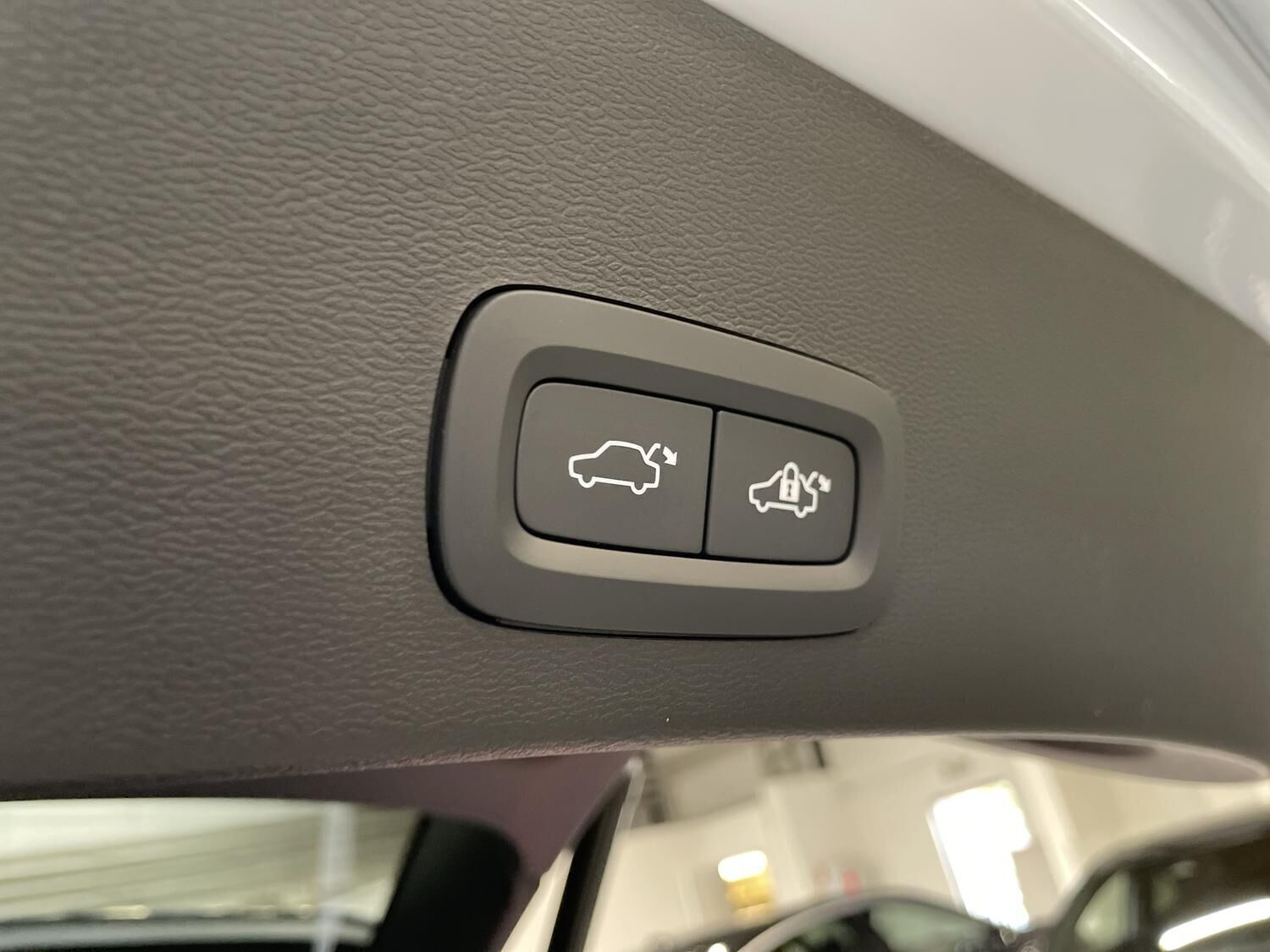 Blå Volvo XC40 fra 2023