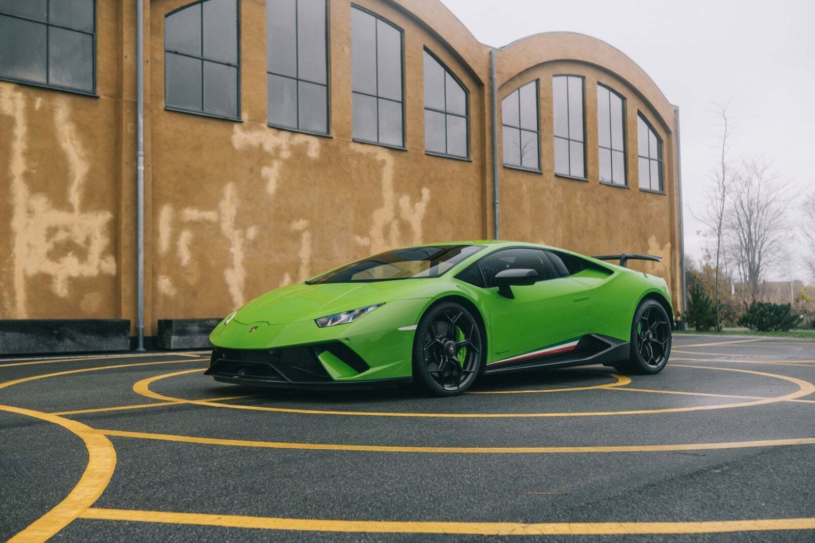 Grøn Lamborghini Huracan fra 2019 set udefra