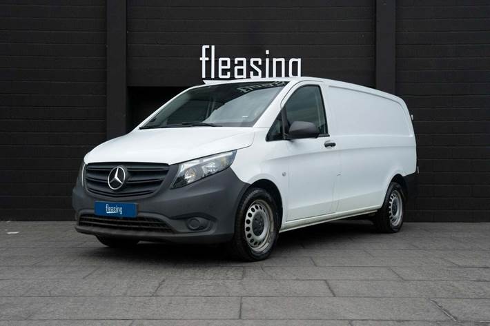 Hvid Mercedes Vito 114 fra 2022