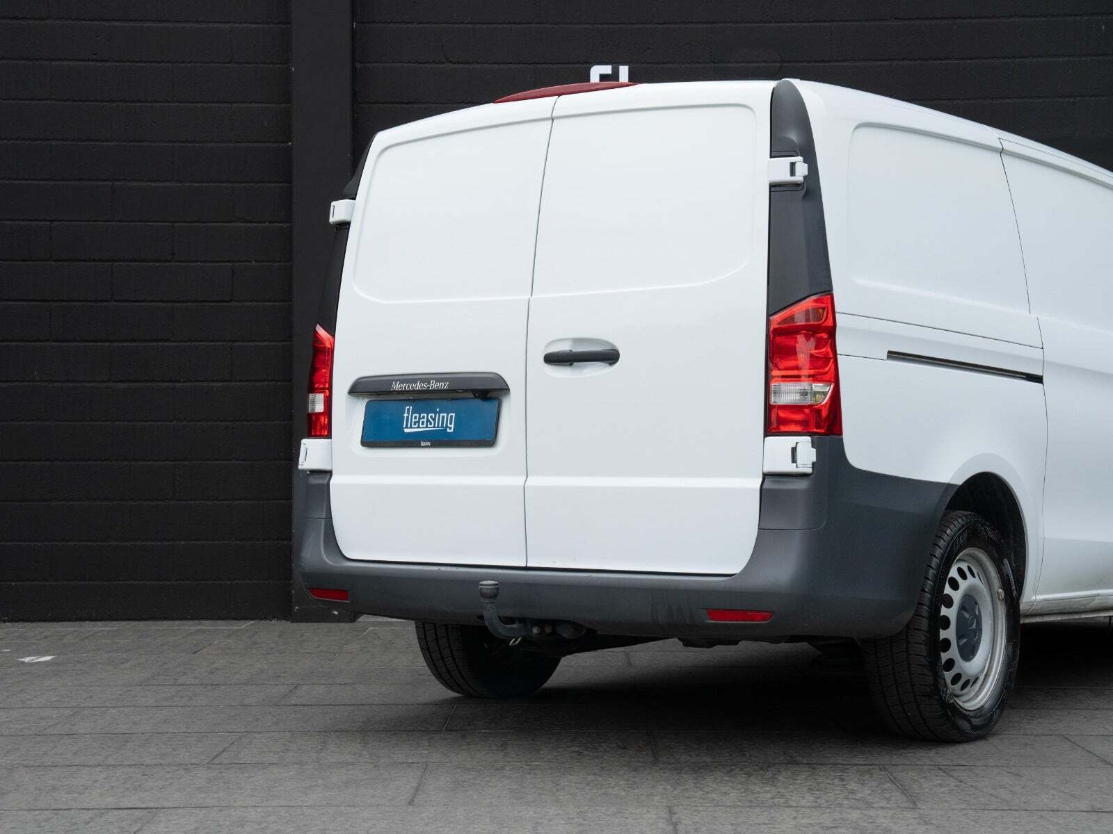 Hvid Mercedes Vito 114 fra 2022